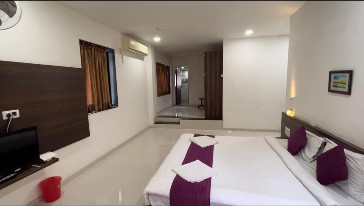 Saiba Residency Hotel Pirangut Exterior foto